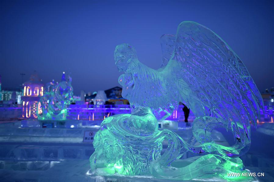 CHINA-HEILONGJIANG-HARBIN-TOURISM-ICE SCULPTURE (CN)