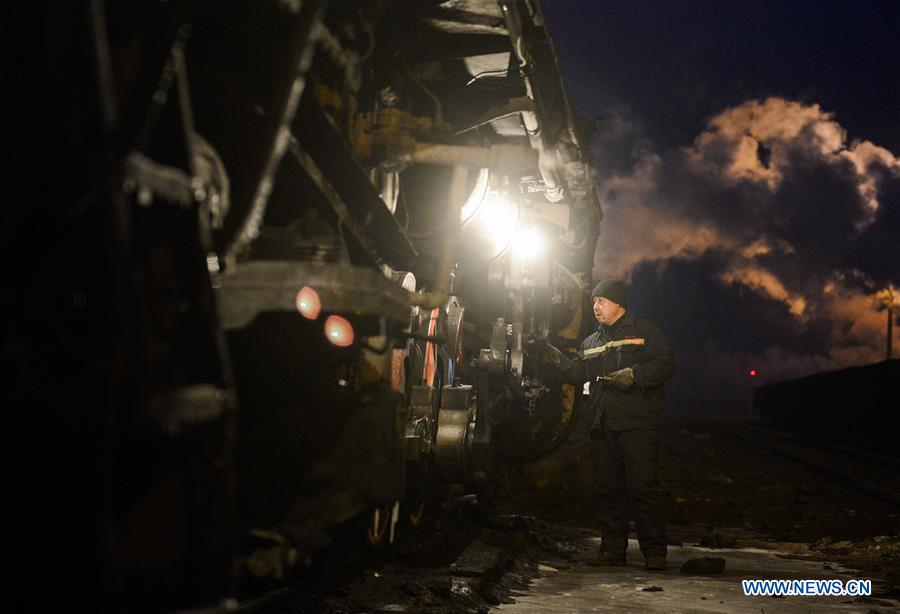 CHINA-XINJIANG-STEAM LOCOMOTIVE-DRIVER (CN)