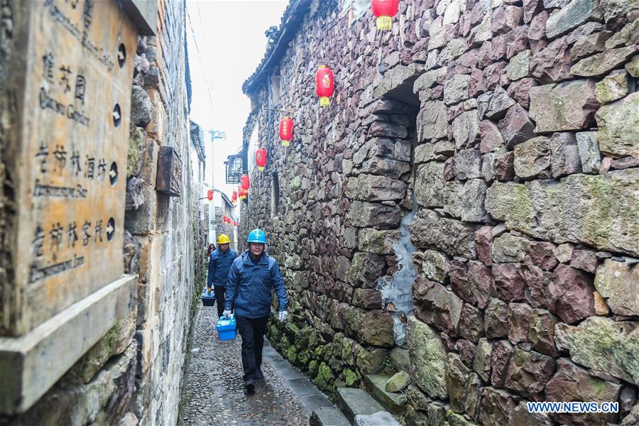 CHINA-SPRING FESTIVAL-PEOPLE AT WORK (CN)