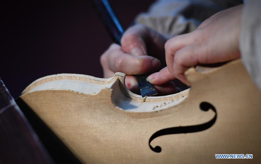 CHINA-JIANGSU-HUANGQIAO-VIOLIN-MANUFACTURE (CN)