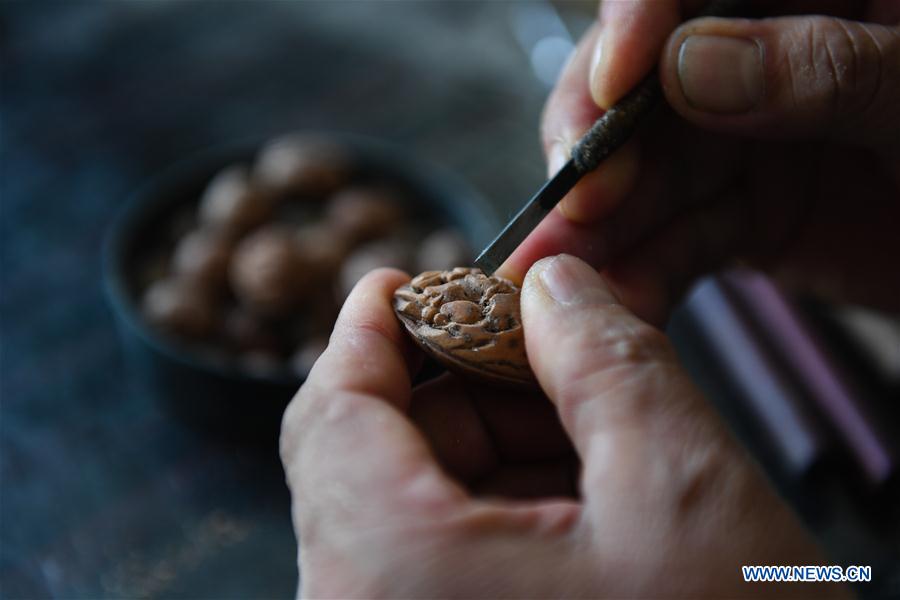 CHINA-JIANGSU-YUNDU-PEACH NUT CARVING (CN)