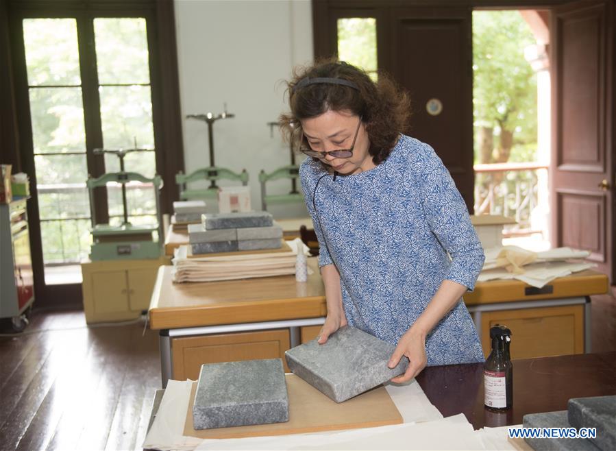 CHINA-HANGZHOU-ANCIENT BOOK RESTORATION (CN)