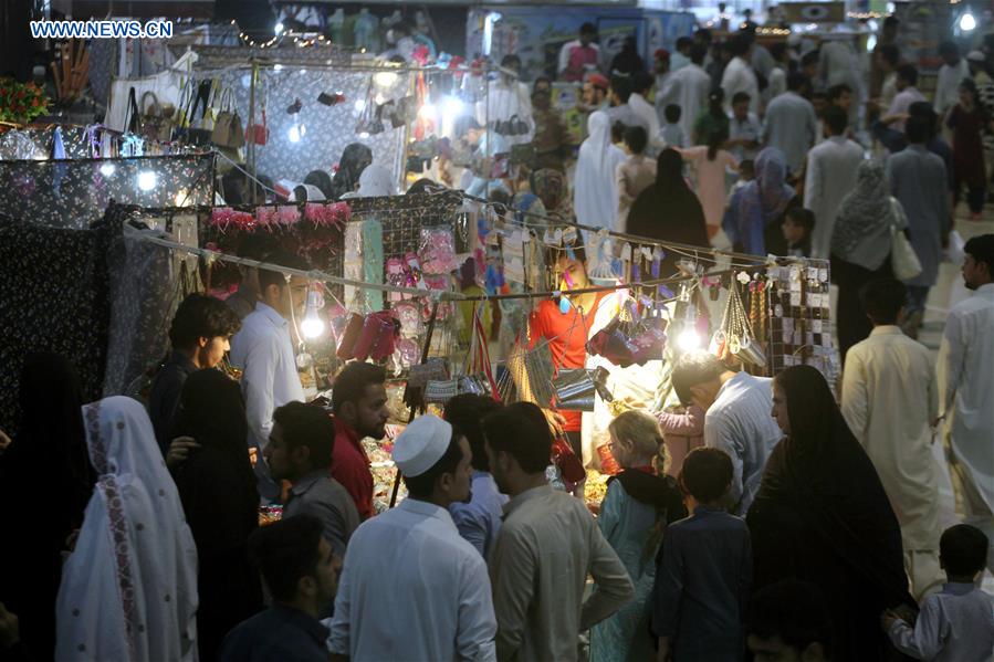 PAKISTAN-PESHAWAR-EID AL-FITR-EVE-SHOPPING