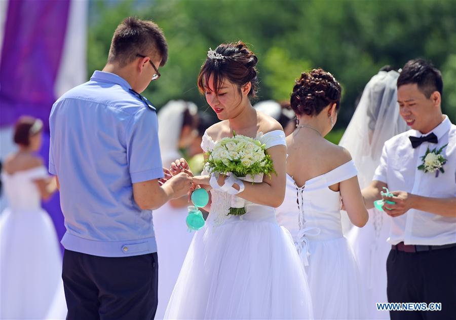 CHINA-LIAONING-SHENYANG-GROUP WEDDING (CN)