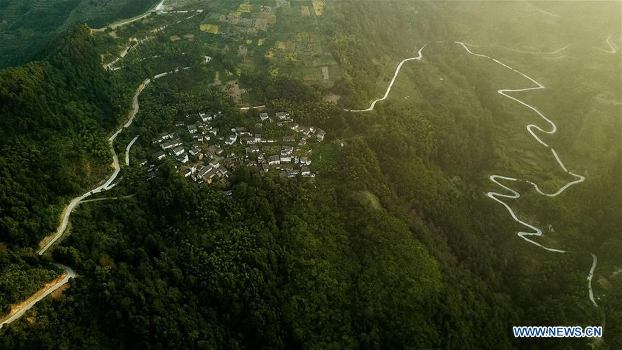 CHINA-ANHUI-VILLAGE-DAWN-SCENERY (CN)