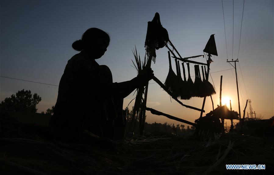 INDIAN-CONTROLLED KASHMIR-SRINAGAR-MIGRANT LABOURS-DAILY LIFE