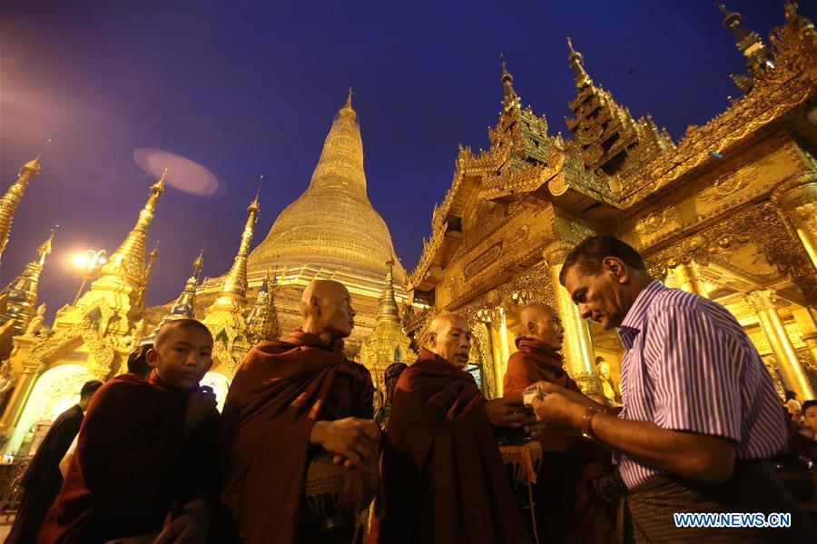  MYANMAR-YANGON-THADINGYUT FESTIVAL