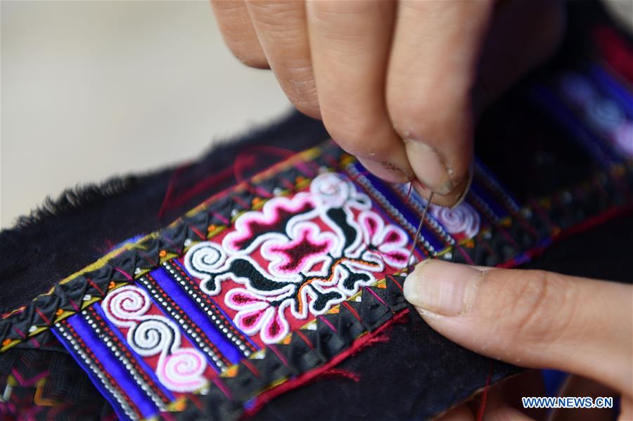 #CHINA-GUIZHOU-QIANDONGNAN-EMBROIDERY (CN)