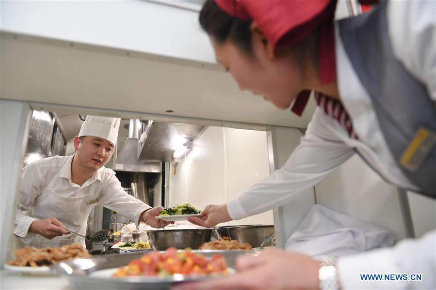 CHINA-HUBEI-TRAIN CHEF (CN)