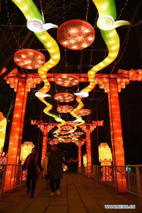 CHINA-JINAN-BAOTU SPRING-LANTERNS (CN)