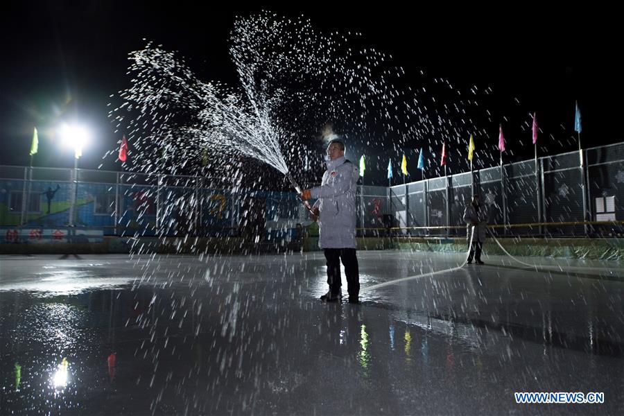 (SP)CHINA-BEIJING-YANQING-PRIMARY SCHOOL STUDENTS-SKATING(CN)