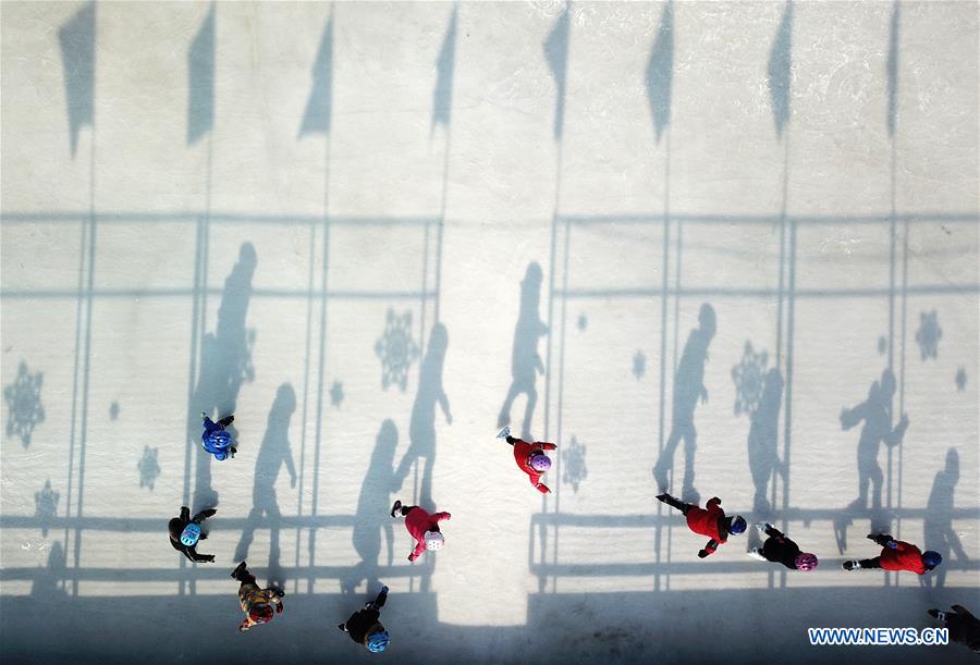 (SP)CHINA-BEIJING-YANQING-PRIMARY SCHOOL STUDENTS-SKATING(CN)