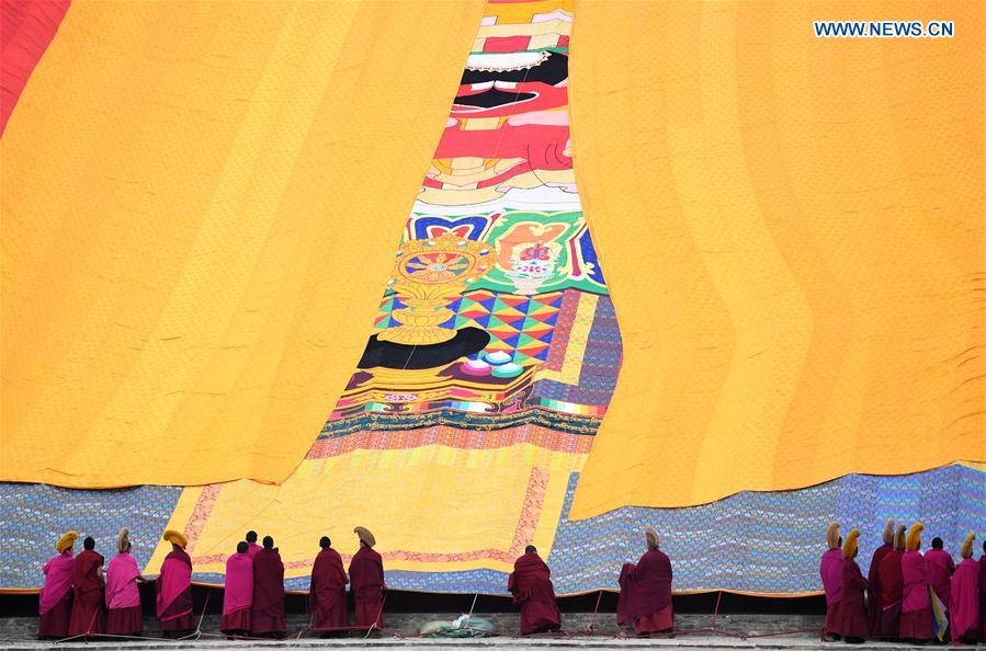 CHINA-GANSU-LABRANG MONASTERY-SUNNING OF THE BUDDHA CEREMONY (CN)