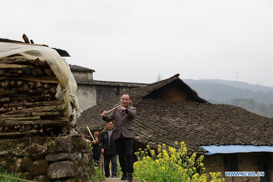 CHINA-CHONGQING-MAN OF DUAL ROLE (CN)