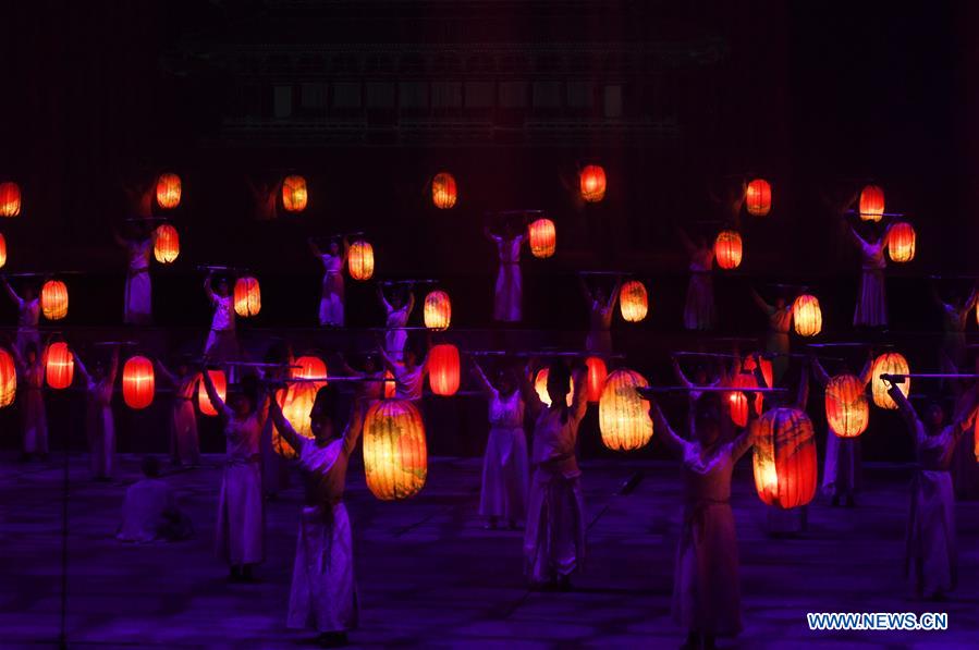 CHINA-GANSU-DUNHUANG-PERFORMANCE(CN)