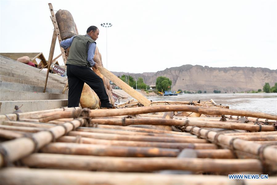 CHINA-GANSU-YELLOW RIVER-SHEEPSKIN RAFT (CN)