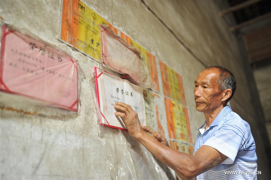 CHINA-JIANGXI-YUDU-MARTYR GRAVE KEEPER (CN)