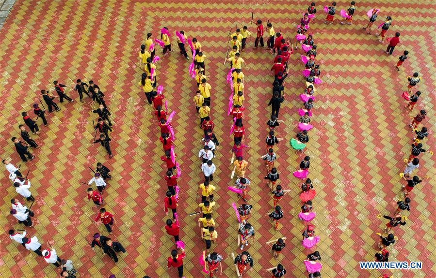 (SP)CHINA-YUNNAN-MANGSHI-MUNAO DANCING