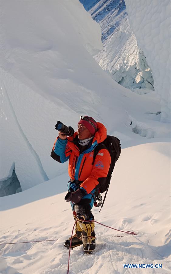 (InTibet) CHINA-TIBET-MOUNT QOMOLANGMA-PHOTOGRAPHER-MOUNTAIN GUIDE-ZHAXI CERING (CN)