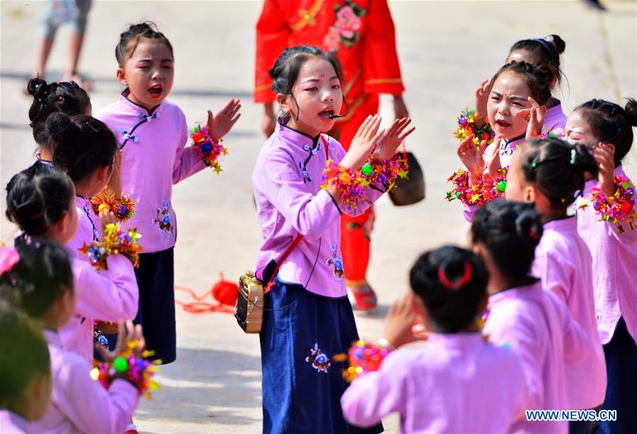 CHINA-GANSU-FOLK CUSTOM-YOUNG LADIES' FESTIVAL (CN)