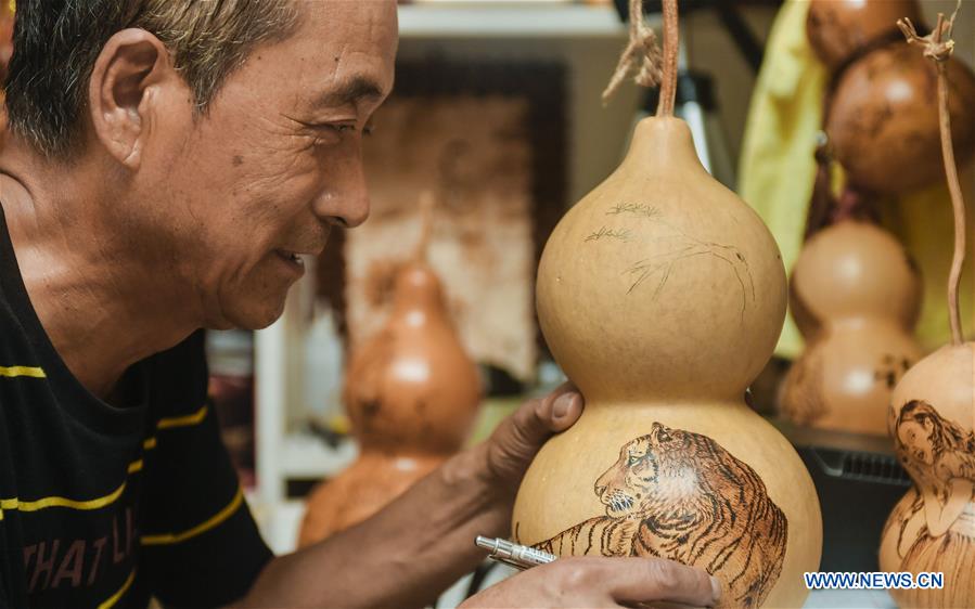 CHINA-JILIN-CHANGCHUN-GOURD-PYROGRAPHY (CN)