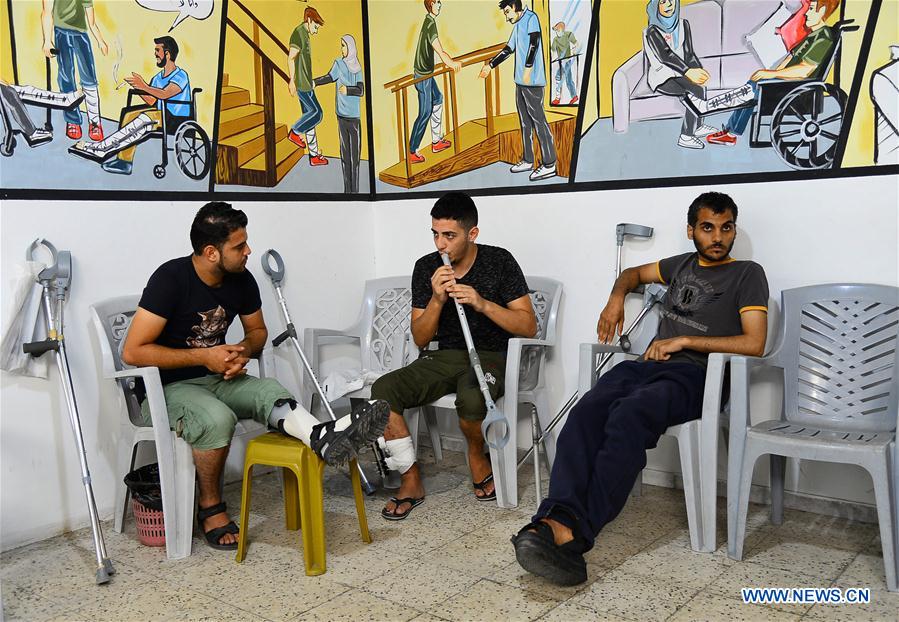 MIDEAST-GAZA-DISABLED MAN-CRUTCH-FLUTE