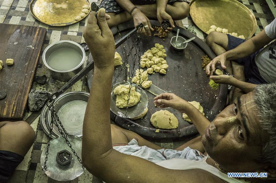 INDIA-KOLKATA-SANDESH-DESSERT