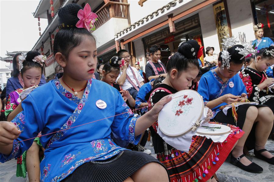 CHINA-GUIZHOU-DANZHAI-"MOM HANDWORKS"-COOPERATIVES (CN)