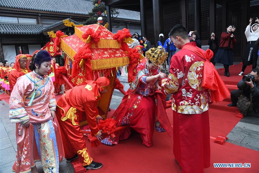 CHINA-SHANDONG-QINGDAO-TRADITIONAL GROUP WEDDING (CN)