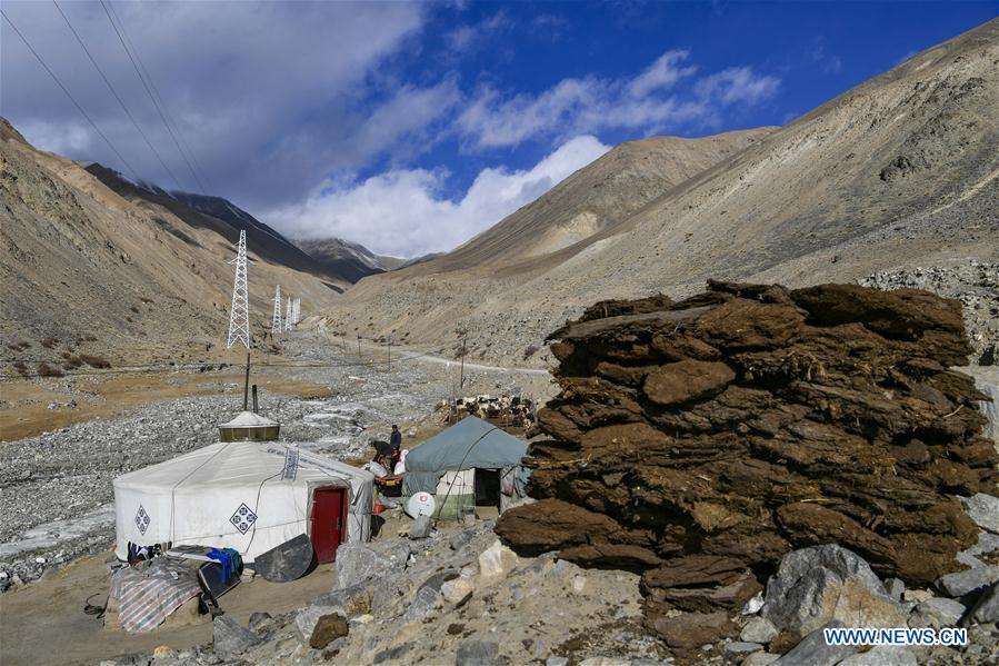 CHINA-XINJIANG-TAXKORGAN-POWER GRID-CONSTRUCTION (CN)