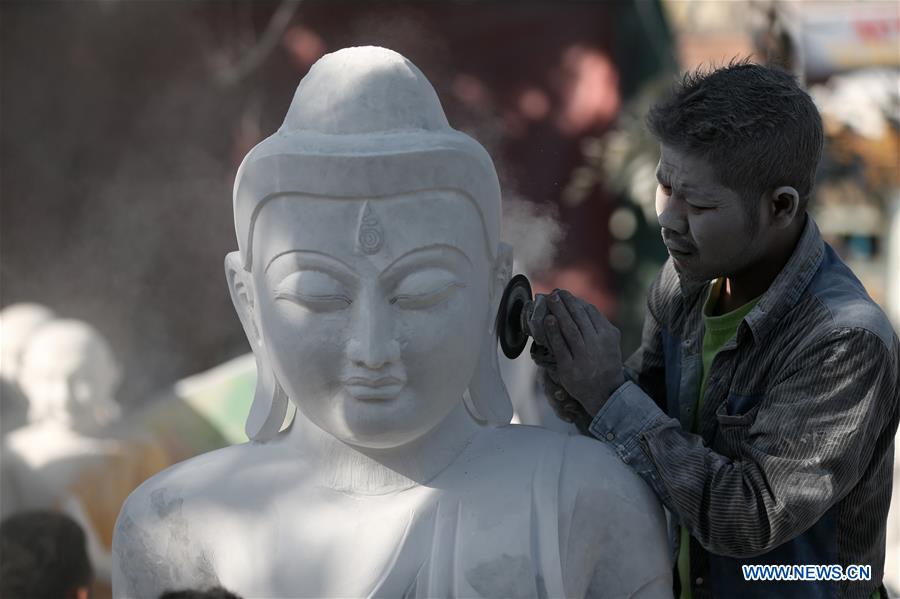 MYANMAR-MANDALAY-MARBLE SCULPTURE-CARVING 