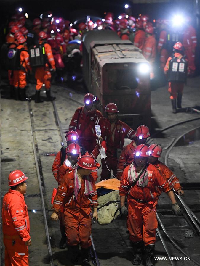 (SPOT NEWS)CHINA-SICHUAN-COAL MINE ACCIDENT-SURVIVORS (CN)