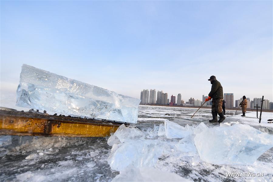 CHINA-HARBIN-ICE-SNOW WORLD-CONSTRUCTION (CN)