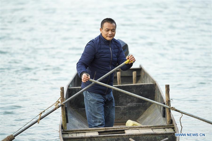 CHINA-CHONGQING-YANGTZE RIVER-FISHING BAN-FISHERMAN (CN)