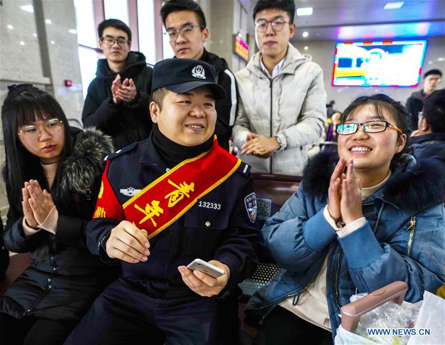 CHINA-SPRING FESTIVAL-TRAVEL RUSH-SERVICE STAFF (CN)