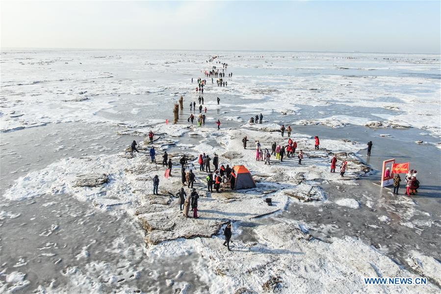 (SP)CHINA-PANJIN-ICE TREKKING (CN)