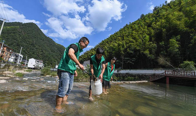 Volunteers help improve local environment in Gaohong town of east China's Zhejiang