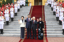 习近平同越共中央总书记阮富仲举行会谈