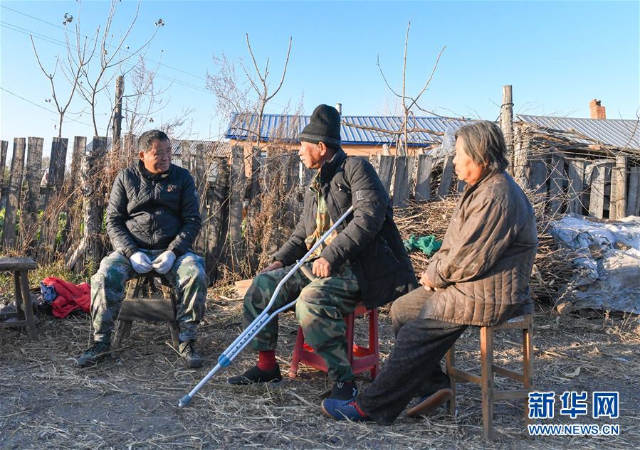 （在习近平新时代中国特色社会主义思想指引下——新时代新作为新篇章·总书记关心的百姓身边事·图文互动）（4）一本“村官”日记里的扶贫路——小故事里的大情怀之四