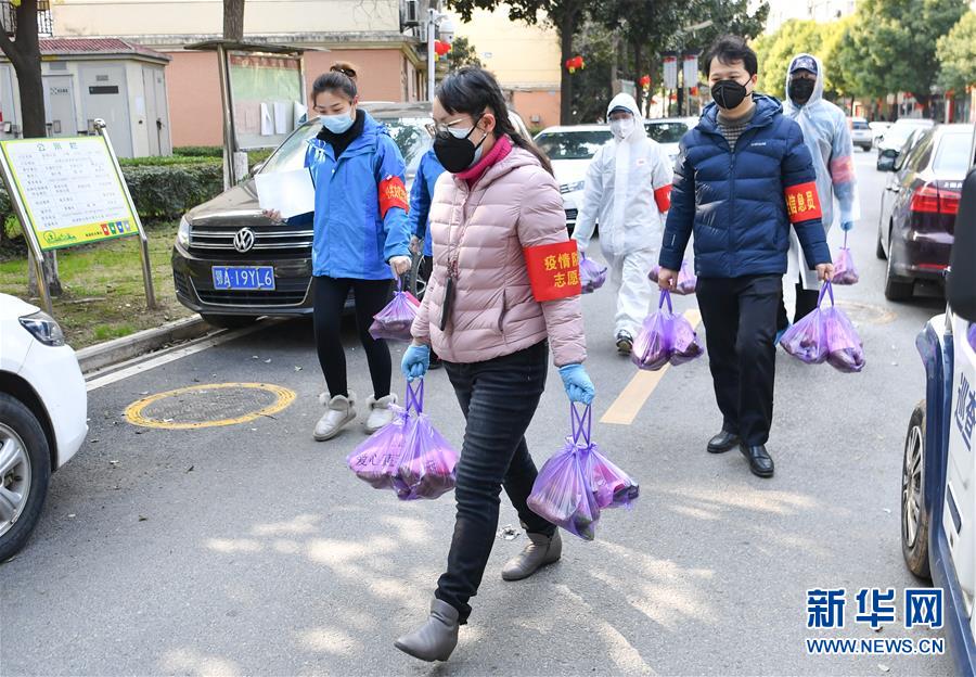 （习近平致敬的战“疫”英雄·志愿者篇·图文互动）（6）他们，微光成炬照征程